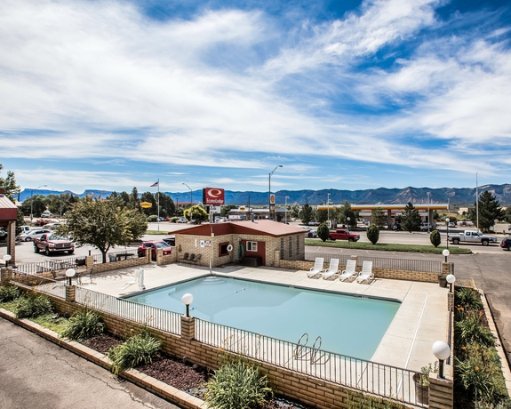 Imagen de la piscina del Hotel Econo Lodge, Cortez. Foto 15