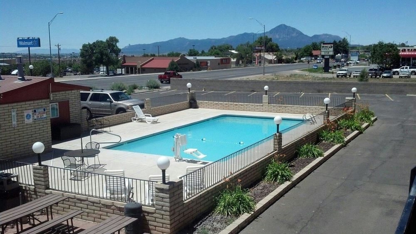 Imagen de la piscina del Hotel Econo Lodge, Cortez. Foto 16