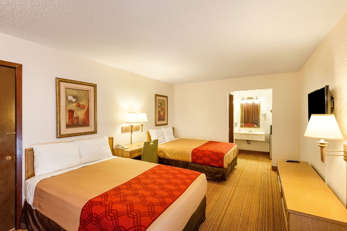 Imagen de la habitación del Hotel Econo Lodge Dallas Airport North. Foto 7