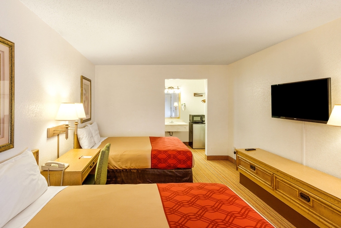 Imagen de la habitación del Hotel Econo Lodge Dallas Airport North. Foto 8