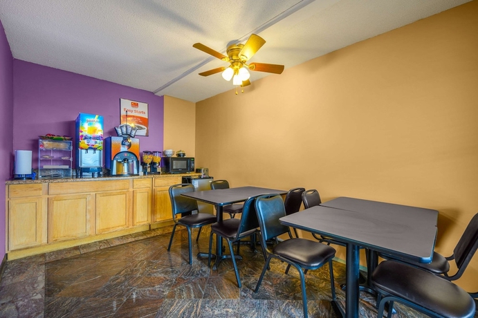 Imagen del bar/restaurante del Hotel Econo Lodge, Decatur. Foto 3