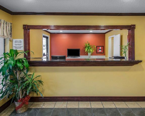 Imagen de los interiores del Hotel Econo Lodge Defuniak Springs I-10. Foto 17