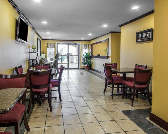 Imagen del bar/restaurante del Hotel Econo Lodge Defuniak Springs I-10. Foto 2