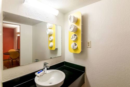 Imagen de la habitación del Hotel Econo Lodge, Del City. Foto 7