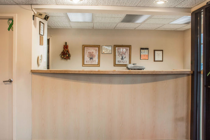 Imagen de los interiores del Hotel Econo Lodge Dewitt. Foto 12