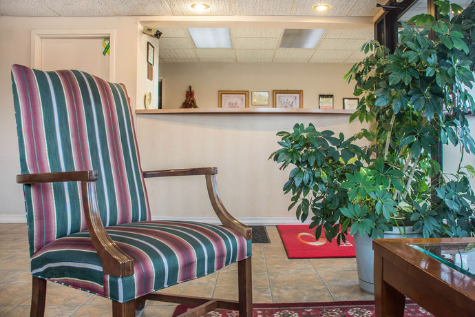 Imagen de los interiores del Hotel Econo Lodge Dewitt. Foto 13