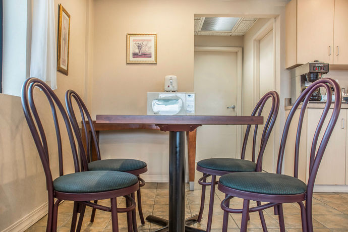 Imagen del bar/restaurante del Hotel Econo Lodge Dewitt. Foto 4