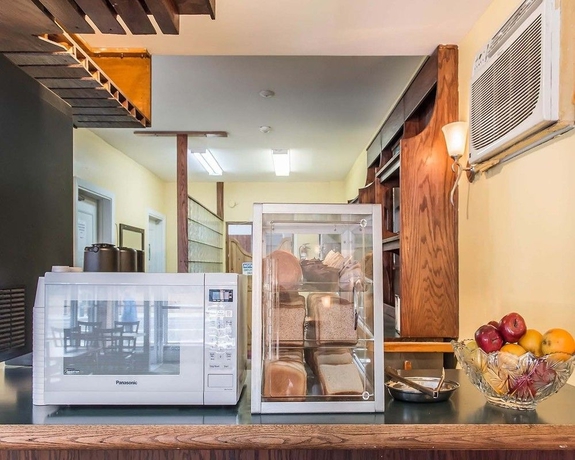 Imagen del bar/restaurante del Hotel Econo Lodge Downtown Ottawa. Foto 2