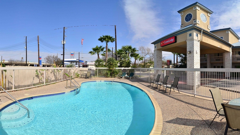 Imagen de la piscina del Hotel Econo Lodge Downtown South. Foto 16
