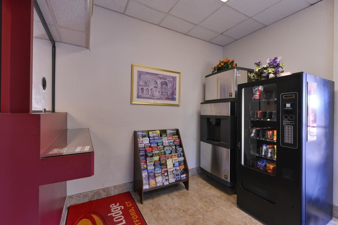 Imagen de los interiores del Hotel Econo Lodge, East Hartford. Foto 17