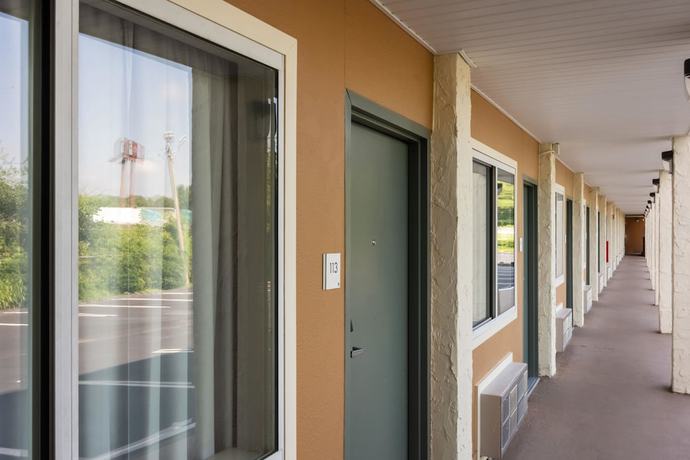 Imagen de los interiores del Hotel Econo Lodge East Ridge. Foto 20