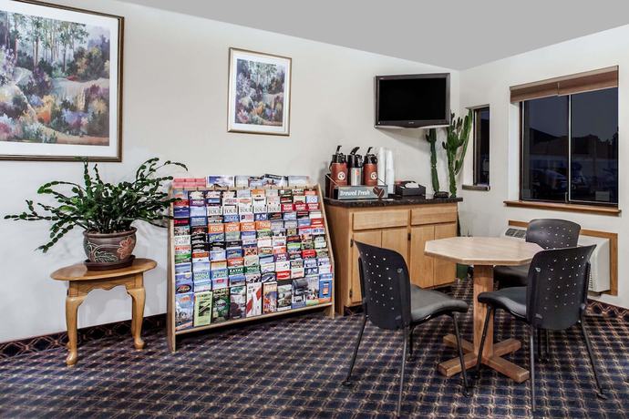 Imagen de los interiores del Hotel Econo Lodge Edmonds North Seattle. Foto 12