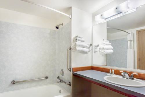 Imagen de la habitación del Hotel Econo Lodge Edmonds North Seattle. Foto 9