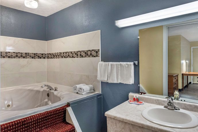 Imagen de la habitación del Hotel Econo Lodge Erlanger. Foto 3