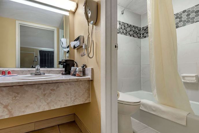 Imagen de la habitación del Hotel Econo Lodge Erlanger. Foto 4