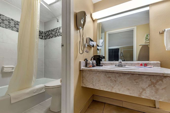Imagen de la habitación del Hotel Econo Lodge Erlanger. Foto 8