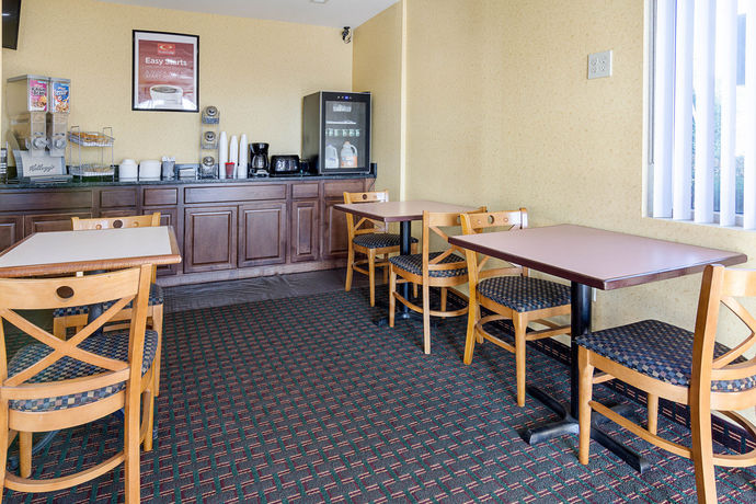 Imagen del bar/restaurante del Hotel Econo Lodge Fredericksburg Near I-95. Foto 5