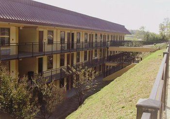 Imagen de los interiores del Hotel Econo Lodge, Fultondale. Foto 7