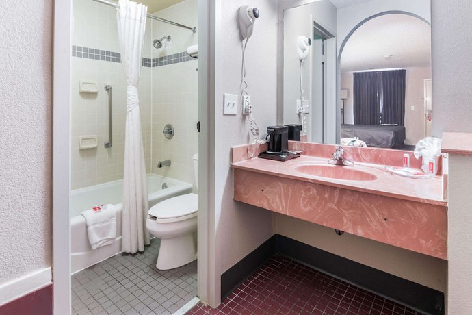 Imagen de la habitación del Hotel Econo Lodge Gainesville Downtown Area. Foto 4