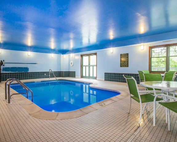 Imagen de la piscina del Hotel Econo Lodge Glens Falls / Lake George. Foto 19