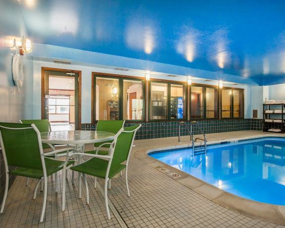 Imagen de la piscina del Hotel Econo Lodge Glens Falls / Lake George. Foto 20