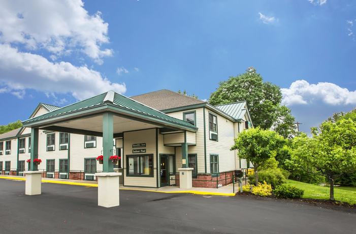 Imagen general del Hotel Econo Lodge Glens Falls / Lake George. Foto 1