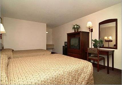 Imagen de la habitación del Hotel Econo Lodge Goose Creek. Foto 3