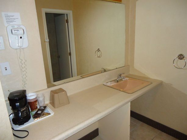Imagen de la habitación del Hotel Econo Lodge, Greater Sudbury. Foto 8