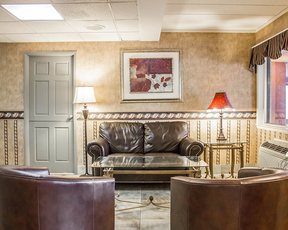 Imagen de los interiores del Hotel Econo Lodge Hicksville. Foto 11