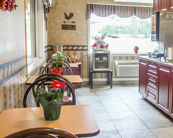 Imagen del bar/restaurante del Hotel Econo Lodge Hicksville. Foto 4