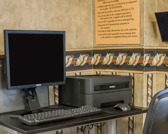 Imagen de los interiores del Hotel Econo Lodge Hicksville. Foto 15