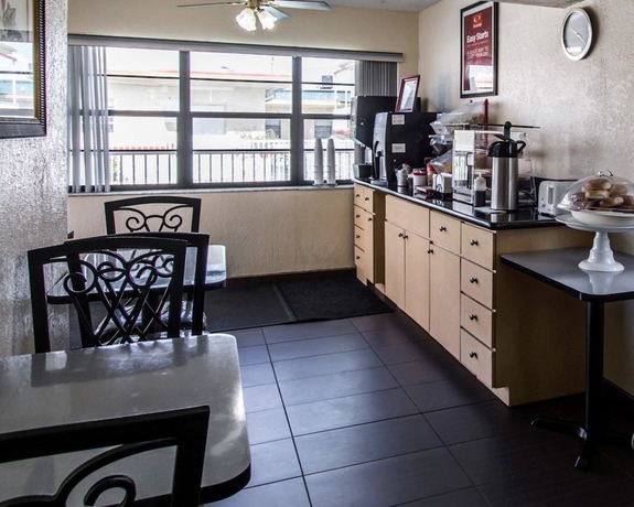 Imagen del bar/restaurante del Hotel Econo Lodge Hollywood-ft Lauderdale International Airport. Foto 4