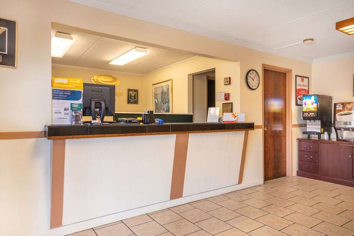 Imagen de los interiores del Hotel Econo Lodge Inn And Suites Airport. Foto 18