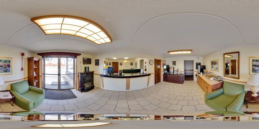 Imagen de los interiores del Hotel Econo Lodge Inn And Suites Airport. Foto 19