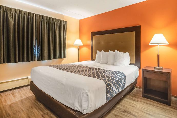 Imagen de la habitación del Hotel Econo Lodge Inn And Suites Airport. Foto 7