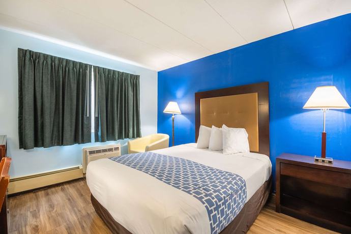 Imagen de la habitación del Hotel Econo Lodge Inn And Suites Airport. Foto 8
