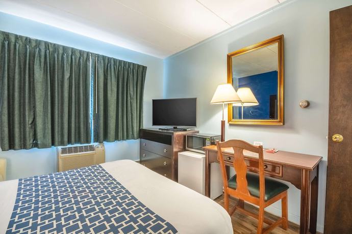 Imagen de la habitación del Hotel Econo Lodge Inn And Suites Airport. Foto 9