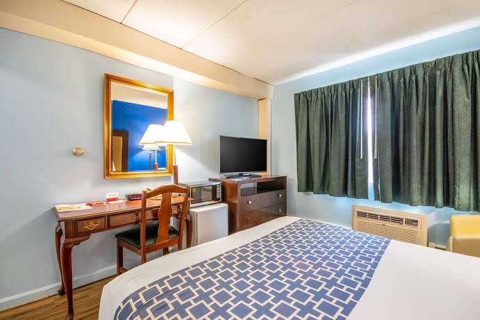 Imagen de la habitación del Hotel Econo Lodge Inn And Suites Airport. Foto 17