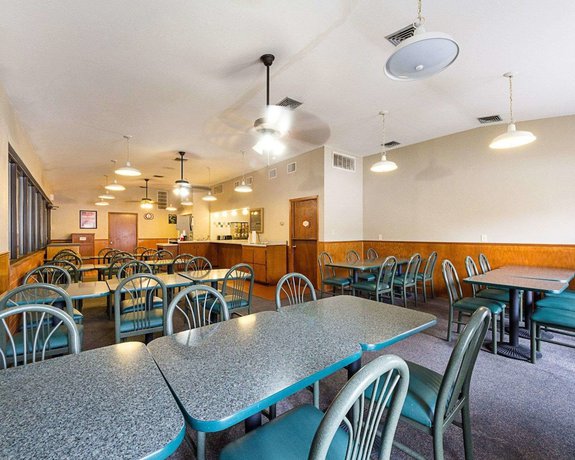 Imagen del bar/restaurante del Hotel Econo Lodge Inn And Suites Fulton - Rockport. Foto 2