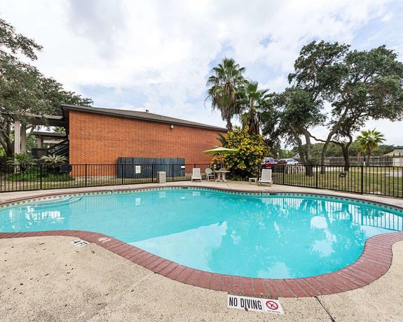 Imagen de la piscina del Hotel Econo Lodge Inn And Suites Fulton - Rockport. Foto 20