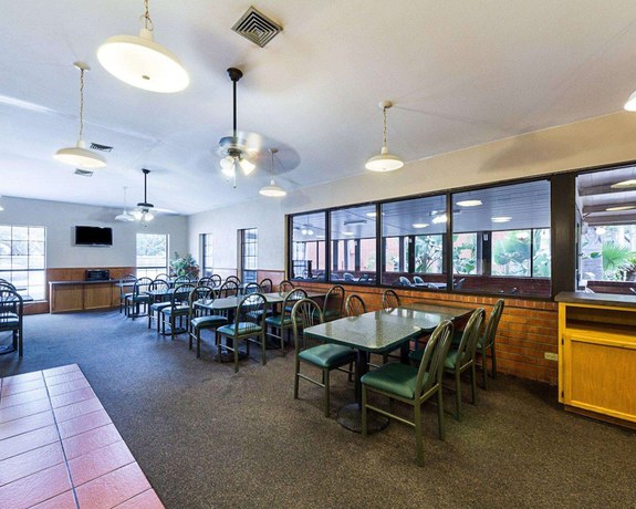 Imagen del bar/restaurante del Hotel Econo Lodge Inn And Suites Fulton - Rockport. Foto 4