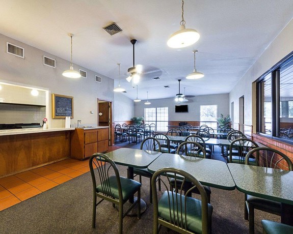 Imagen del bar/restaurante del Hotel Econo Lodge Inn And Suites Fulton - Rockport. Foto 5