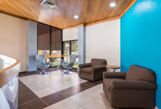 Imagen de los interiores del Hotel Econo Lodge Inn And Suites, Lafayette. Foto 14