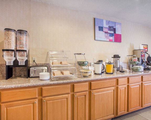Imagen del bar/restaurante del Hotel Econo Lodge Inn And Suites Lodi - Wine Country Area. Foto 11