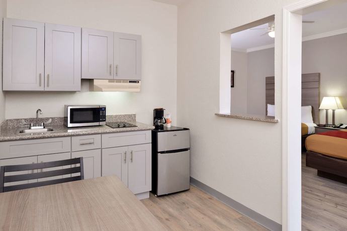 Imagen de la habitación del Hotel Econo Lodge Inn And Suites Port Arthur Near Sabine Pass. Foto 6