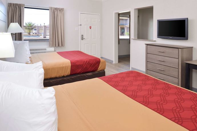 Imagen de la habitación del Hotel Econo Lodge Inn And Suites Port Arthur Near Sabine Pass. Foto 15