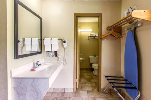 Imagen de la habitación del Hotel Econo Lodge Inn & Suites At The Convention Center. Foto 9