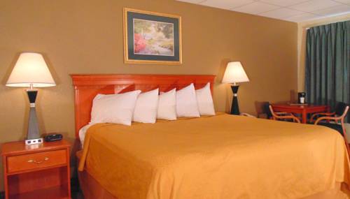 Imagen de la habitación del Hotel Econo Lodge Inn & Suites At The Convention Center. Foto 11