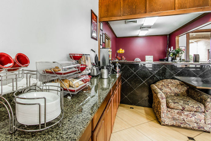 Imagen del bar/restaurante del Hotel Econo Lodge Inn & Suites Enterprise. Foto 7