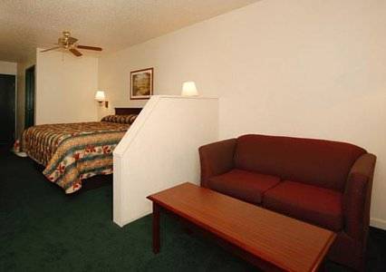 Imagen general del Hotel Econo Lodge Inn & Suites Granite City. Foto 1